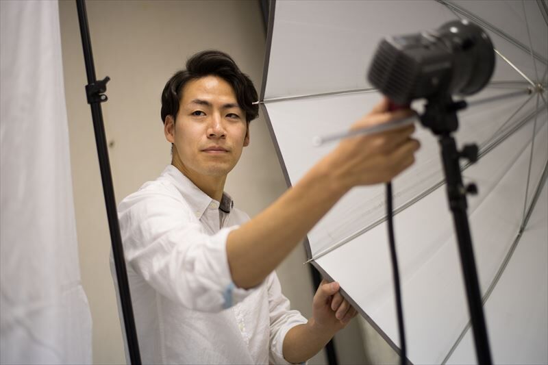 男性のアシスタント_R